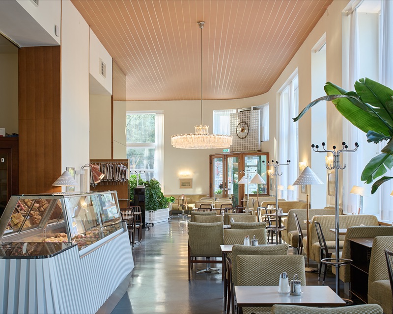 Café Prückel Vienna 1950s Art Deco interior with velvet booths