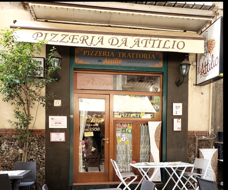 Da Attilio pizzeria in Pignasecca, Naples