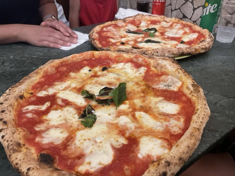 Pizzeria Pellone near Naples train station