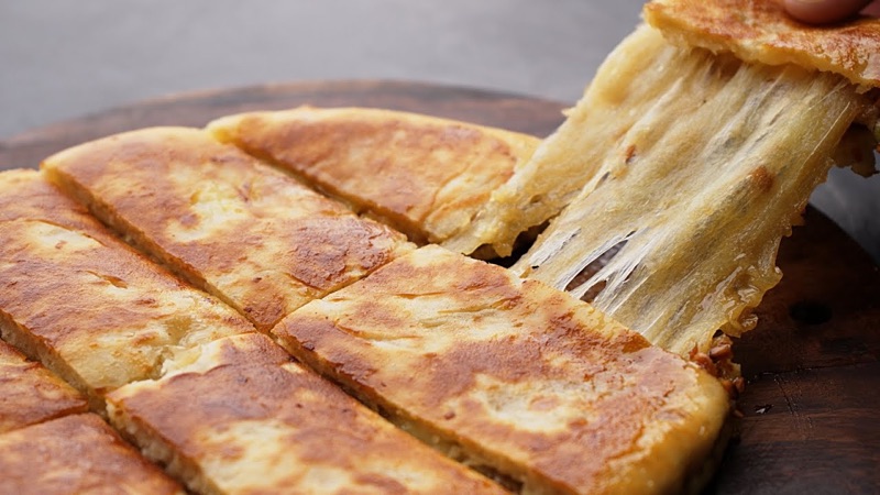 Honey cheese hotteok at BIFF Square Busan