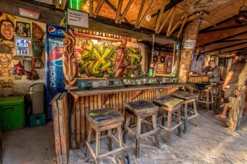 Exit Bar Boracay with cheap drinks and live music at sunset