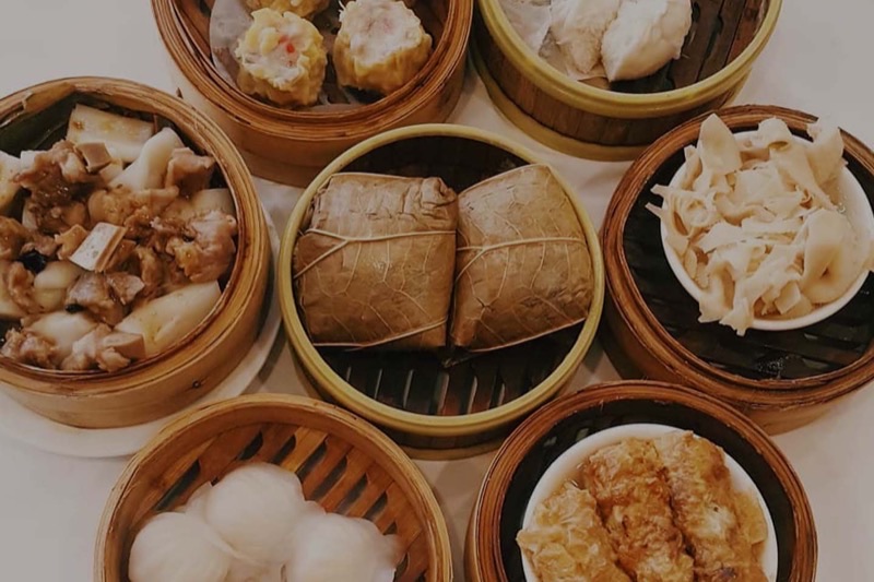 Hei La Moon in Chinatown — Hei La Moon offers the grand, traditional dim sum banquet hall experience. With 