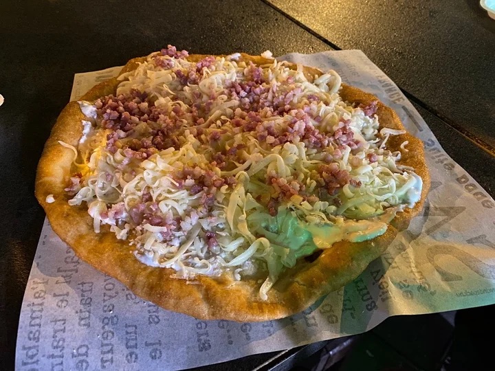 Lángos Papi in Madách Imre tér