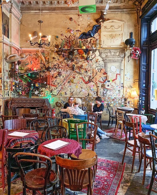 Csendes Vintage Bar & Café in Budapest