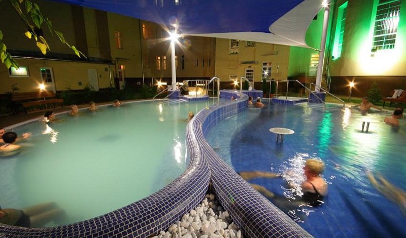 Dandár Thermal Bath local neighborhood bath, Budapest