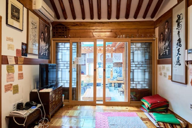Airbnb hanok rental in Bukchon, Seoul