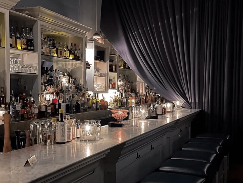 14 Best Cocktail Bars in Chicago 2026