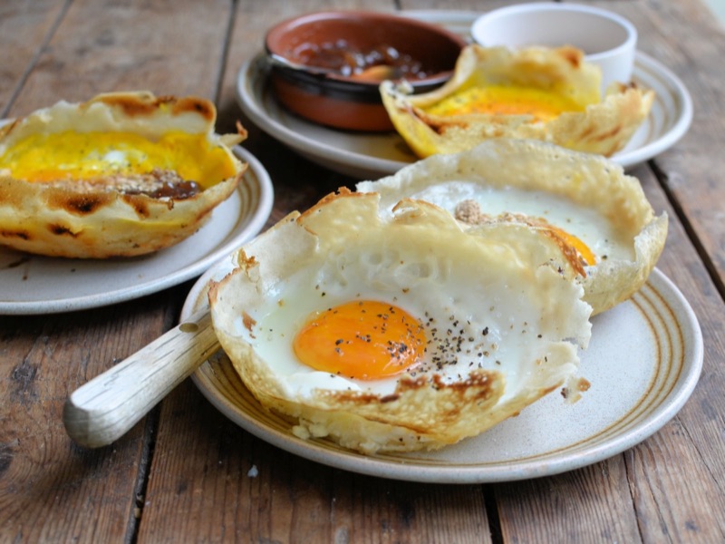 Hoppers with black pork curry at Little Cottage, Colombo 8
