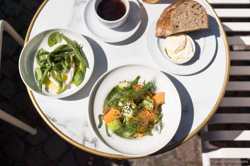 Apollo Bar in Indre By — Housed within the historic Kunsthal Charlottenborg art gallery, Apollo Bar is a 