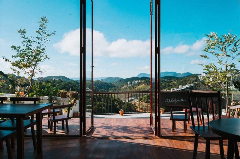 Phía Tây Mặt Trời glass cafe mountain view Da Lat