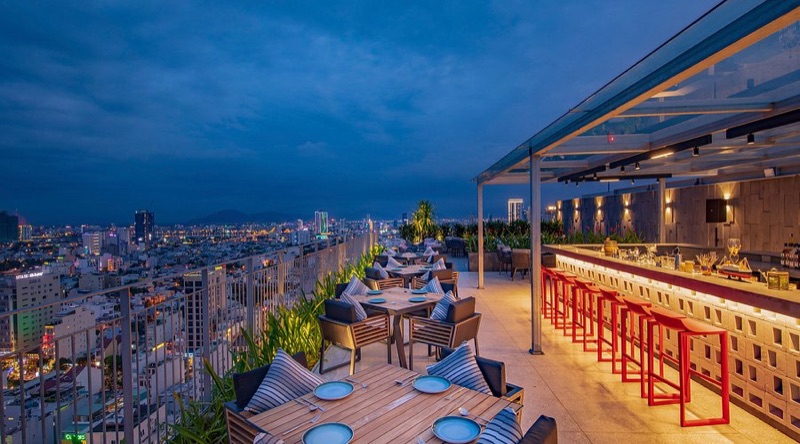 Chicland Lounge rooftop cocktail bar Da Nang