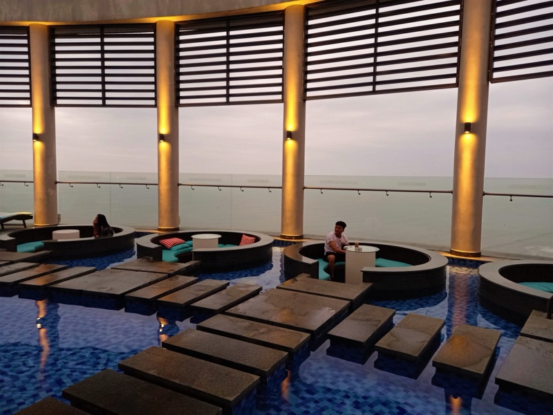 Horizon Rooftop Bar at Four Points by Sheraton Da Nang