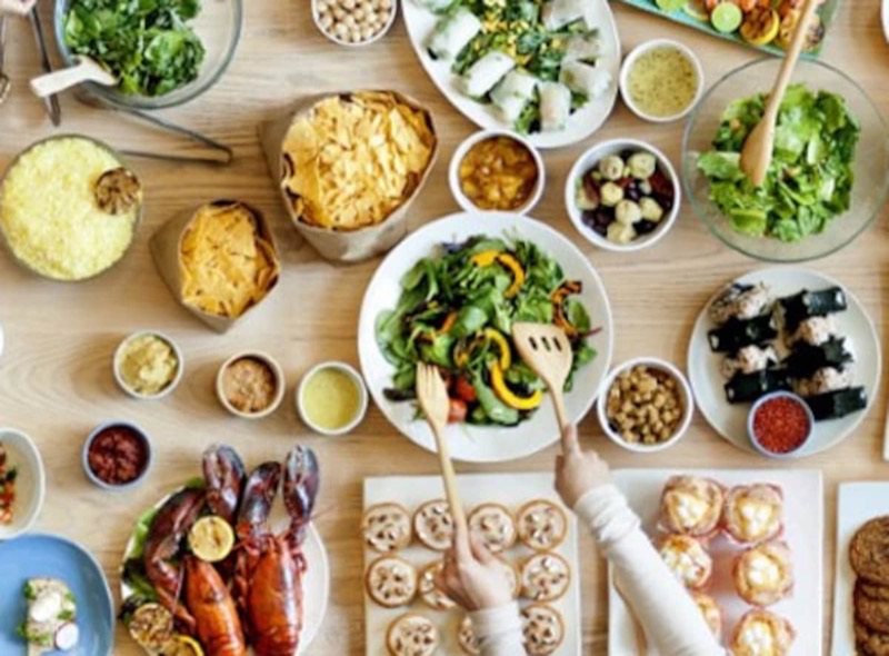 Tamra, Shangri-La in Connaught Place — Tamra, the multi-cuisine restaurant at Shangri-La Eros, offers an opulent buffet