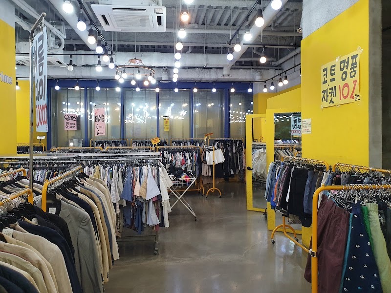 Vin Prime indoor thrift chain in Seoul