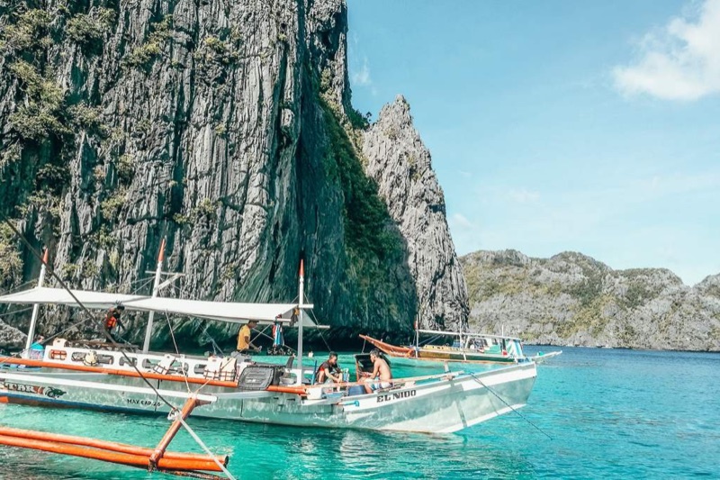 Dos Hermanos family-run tour operator boat in El Nido