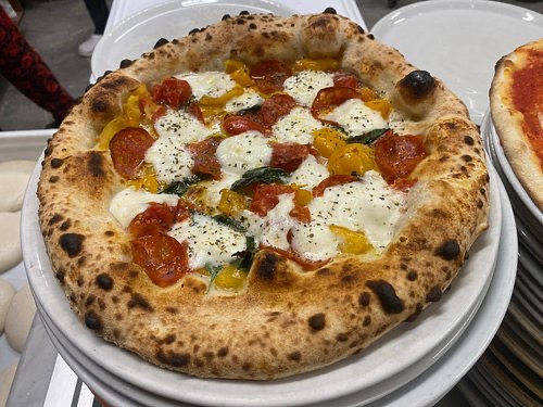 Il Vecchio e il Mare in Piazza Savonarola — Primarily a seafood restaurant, Il Vecchio e il Mare also excels in Neapolitan p