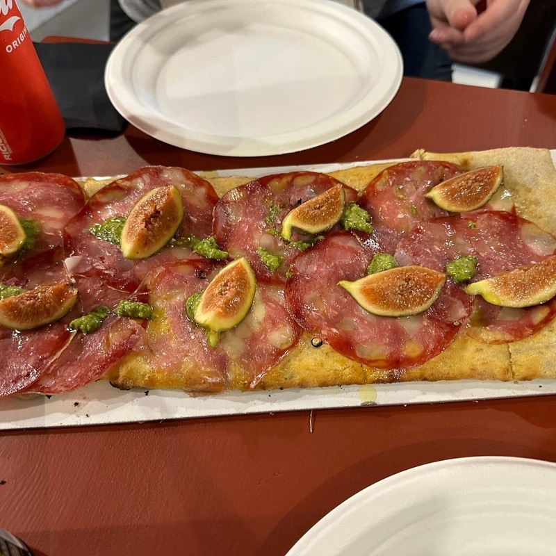 Mangia Pizza Firenze in Duomo — Located centrally, Mangia Pizza offers delicious Roman-style pizza al taglio per