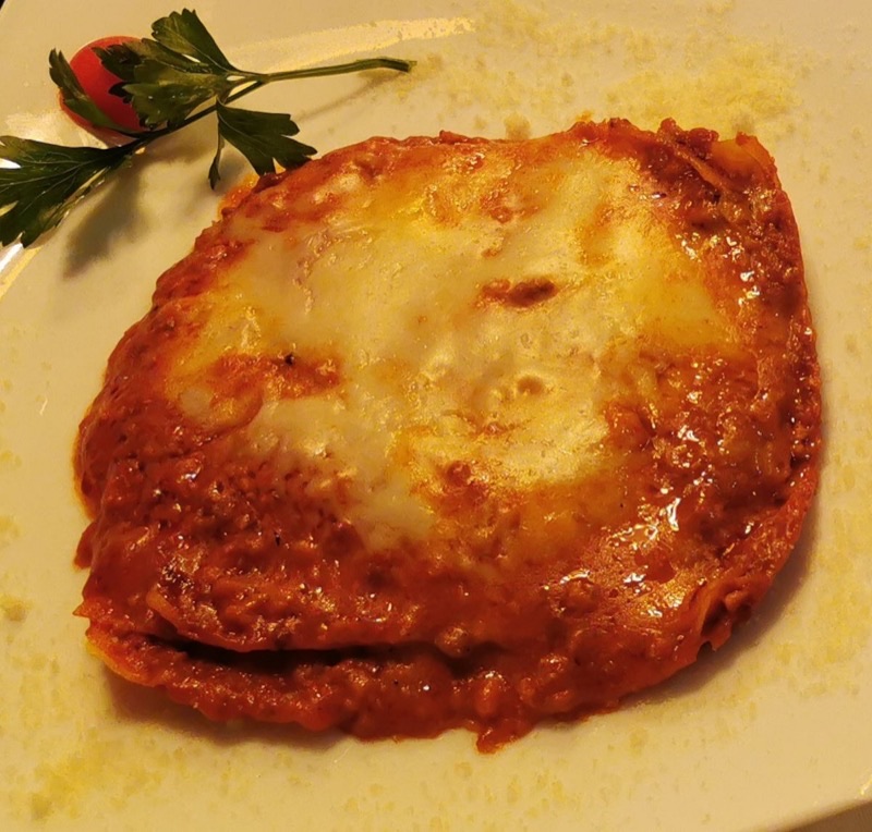 Pizzeria il Grifone in Molo — Tucked away in the historic center, Pizzeria il Grifone offers a cozy ambiance a