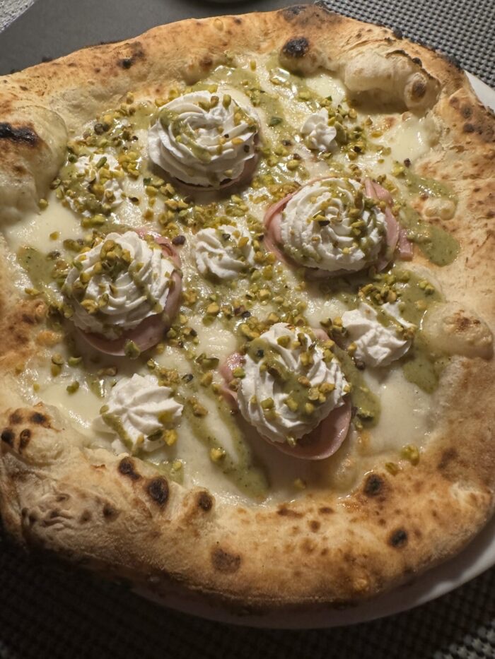 Pizzeria Pingusto in San Vincenzo — Pingusto offers a contemporary take on pizza, blending traditional techniques wi