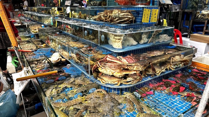 Huangsha Seafood Market in Huangsha Dadao, Liwan District