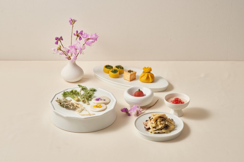 Yeonhwa Baru vegan temple food spread in Gyeongju