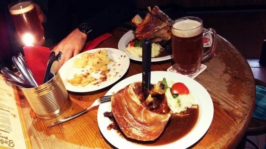 Gröninger Privatbrauerei in Altstadt — Gröninger Privatbrauerei is a vast, historic beer hall that transports you back 