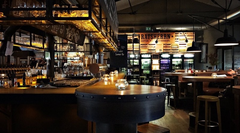 Altes Mädchen in Hamburg