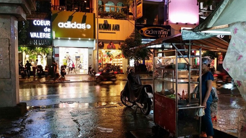 Street-side bánh mì stall at 37 Nguyễn Trãi, Saigon