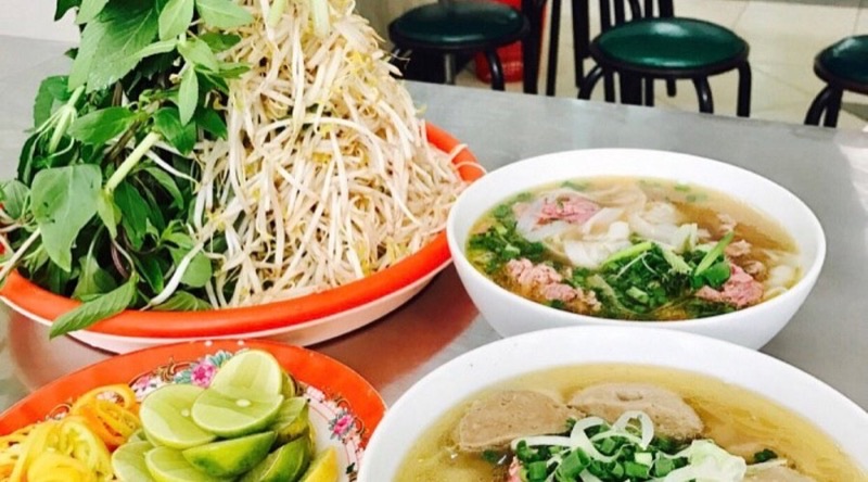 Phở Lệ in 413–415 Nguyen Trai