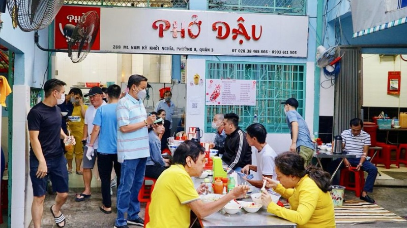 Phở Dậu early morning pho in District 3, Ho Chi Minh City