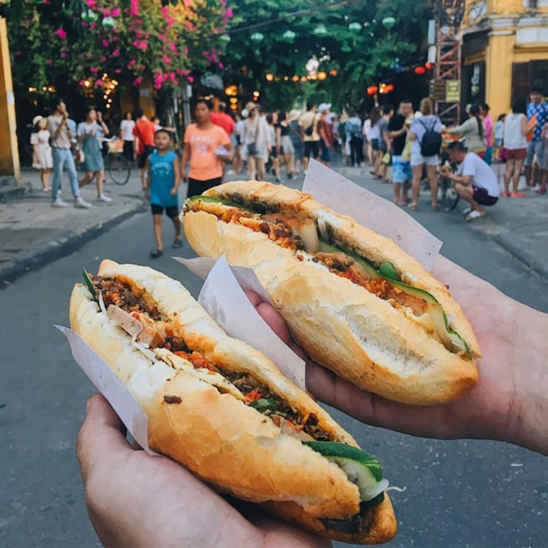 Bánh Mì Tam Hoa — traditional flavors on Thái Phiên street