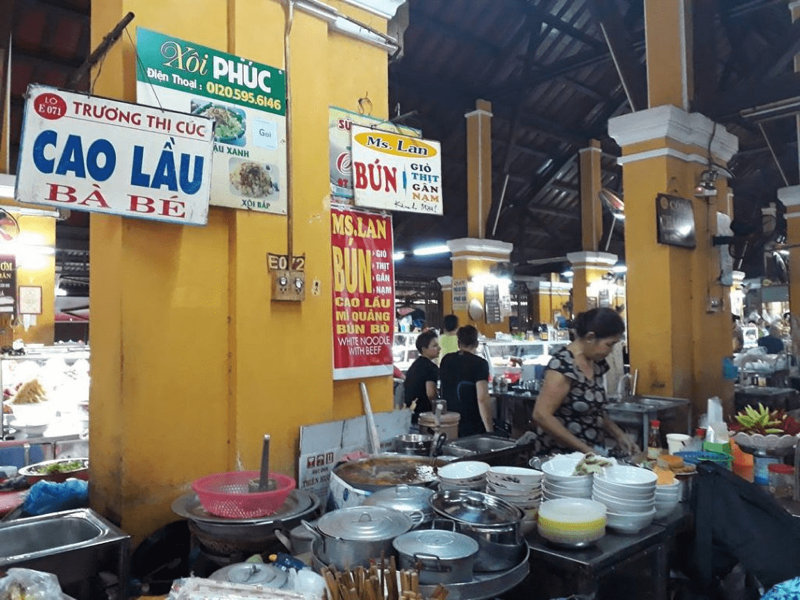 Cao Lầu Bà Bé at Hội An Central Market