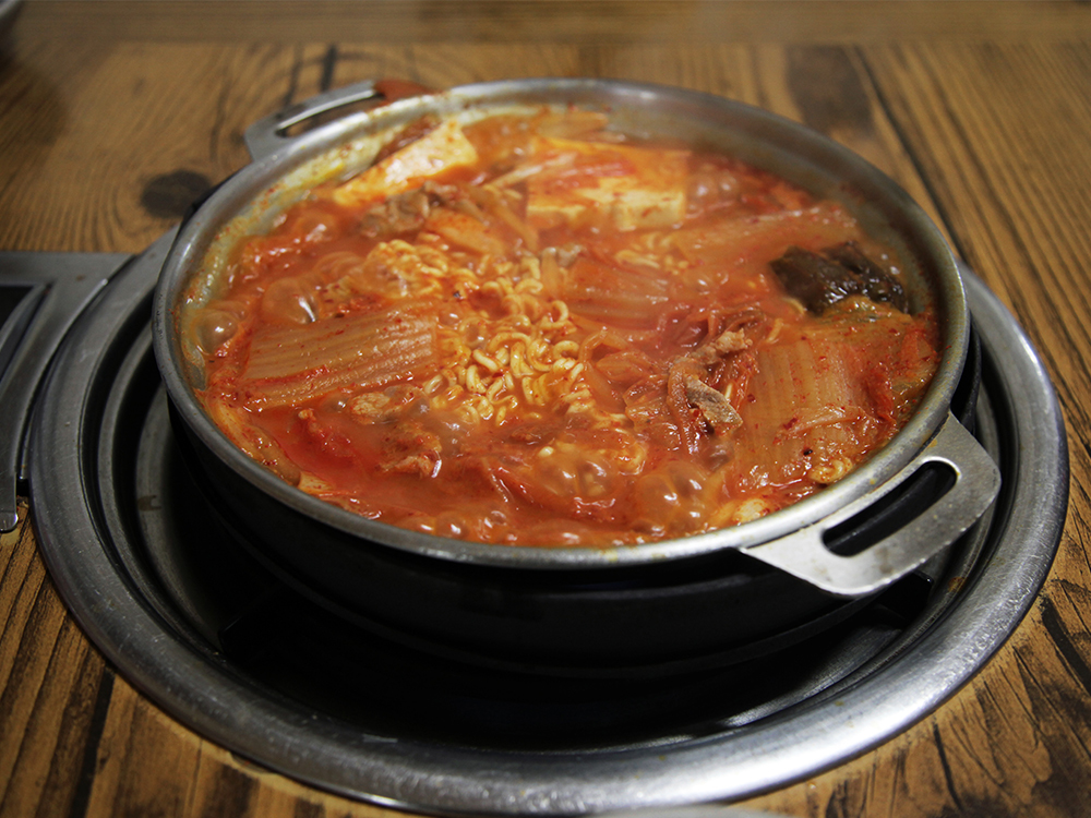 Kimsambo kimchi jjigae in Sinchon, Seoul