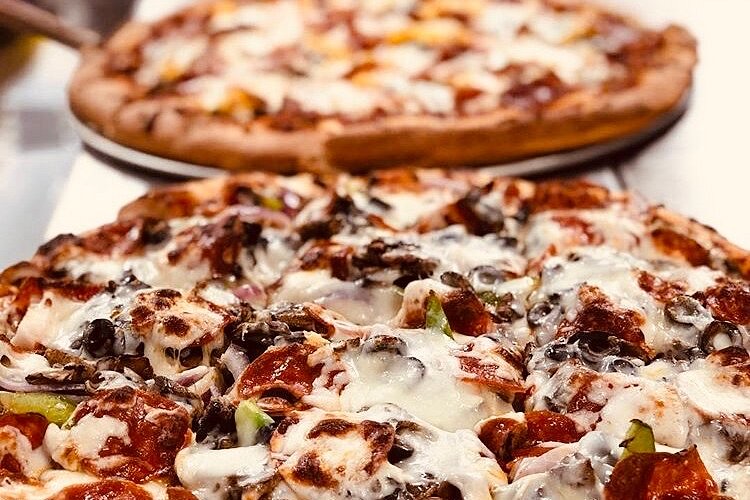 Pearl Street Pizzeria & Pub in Downtown — Nestled just off Washington Street downtown, Pearl Street Pizzeria offers a cozy