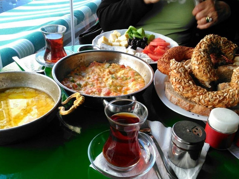 Çay Tarlası Cafe in Caferağa, Dr. Esat Işık Cd. No:34/D, 34710 Kadıköy/İstanbul, Türkiye