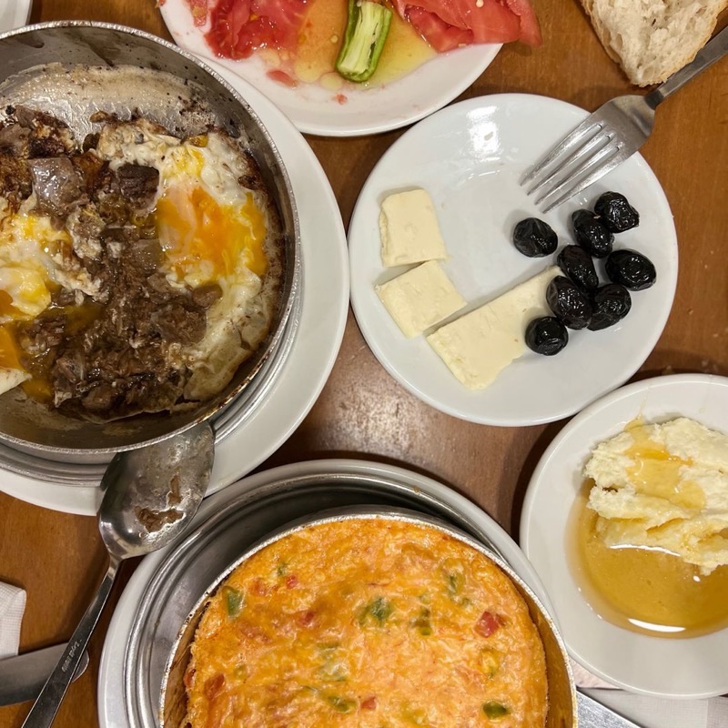 Lades Menemen in Mahallesi, Katip Mustafa Çelebi, Sadri Alışık Sk. 11/12 11/12 11 D:12, 34435 Beyoğlu/İstanbul, Türkiye