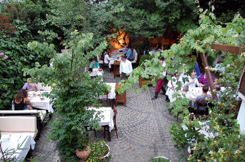İnciraltı Meyhanesi in Beylerbeyi, Asian Side, Istanbul