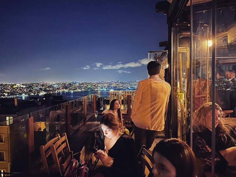 Balkon Bar in Şişhane, Istanbul