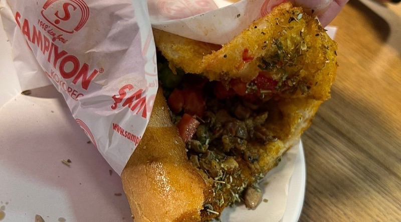 Şampiyon Kokoreç in Taksim