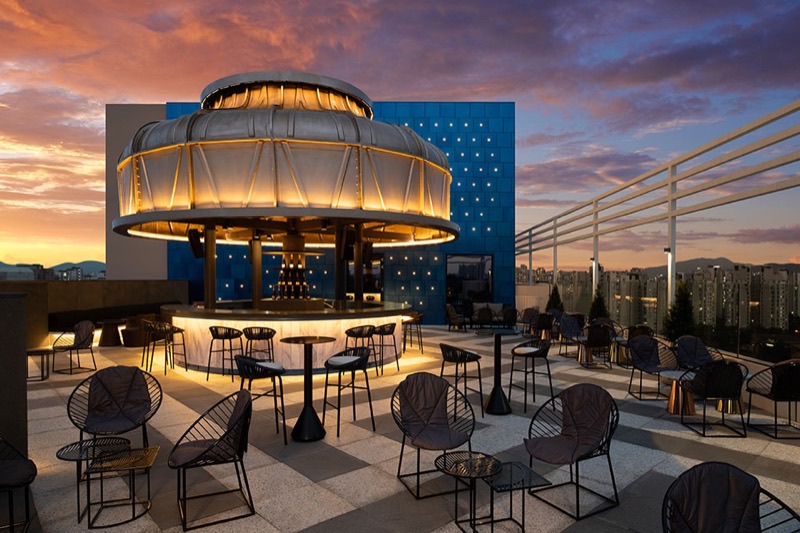 12 Best Rooftop Bars in Itaewon