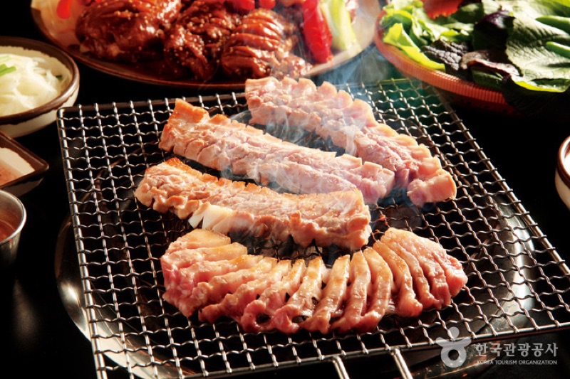 Heuksorang black pork BBQ in Jeju City