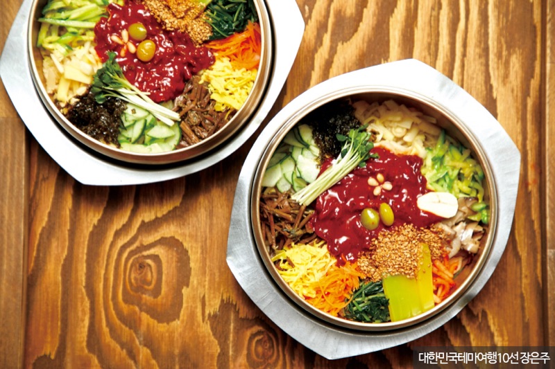 Gajok Hoegwan bibimbap with banchan in Jeonju