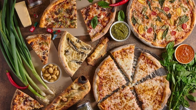 Talpiot Pizza (פיצה תלפיות) in Talpiot — A true Jerusalem institution, Talpiot Pizza has been serving up classic Israeli-