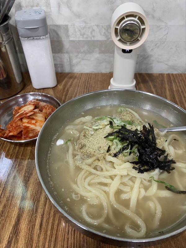 Hongdukke Son Kalguksu budget handmade noodles Mangwon Market Seoul