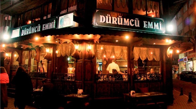 Dürüm wraps being grilled at Dürümcü Emmi in Kadıköy