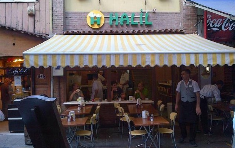 Fresh lahmacun being prepared at Halil Lahmacun in Kadıköy