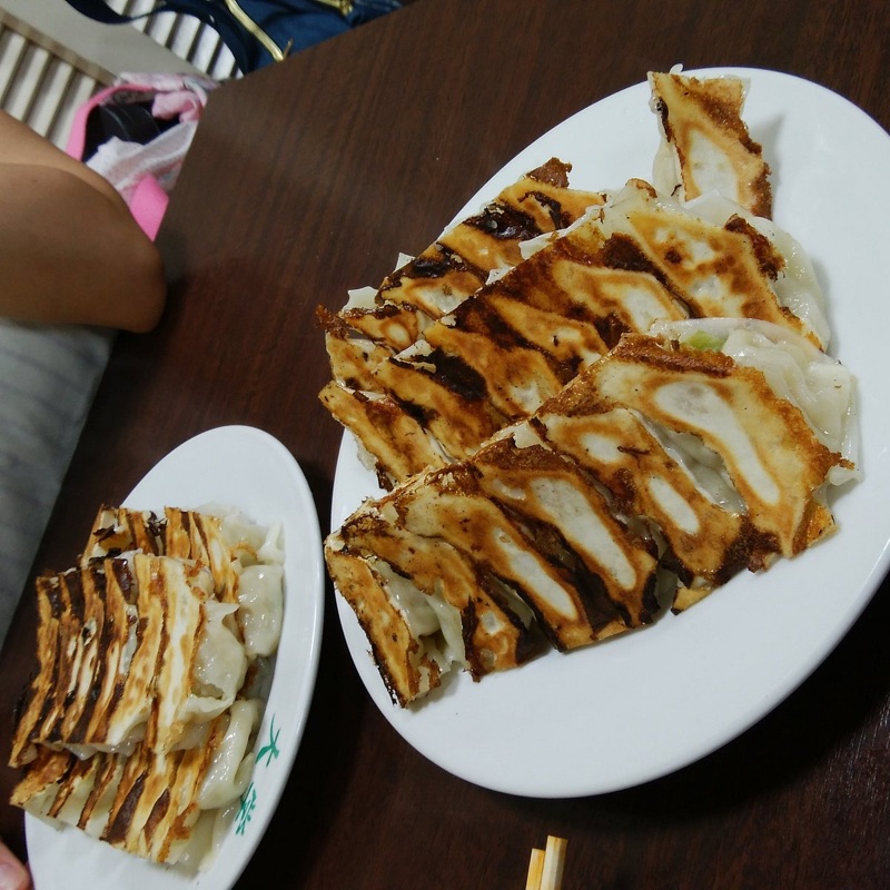Gyoza Daigaku fried dumplings in Kobe Nankinmachi