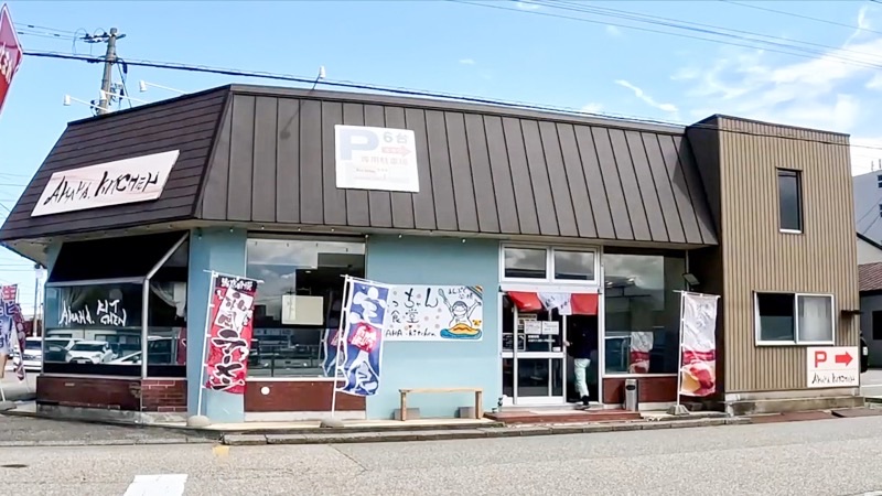 Tenshido & Character Bun Stalls (天仁堂) in Along Nankinmachi main street