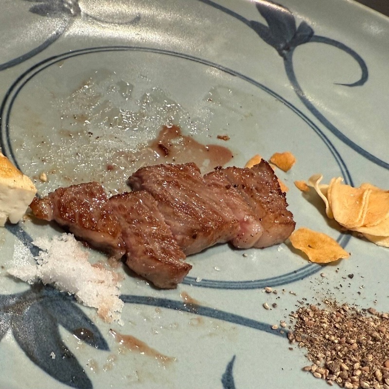 Wakkoqu in Kitano-cho — Nestled near Shin-Kobe Station, Wakkoqu offers an opulent and exclusive teppanya