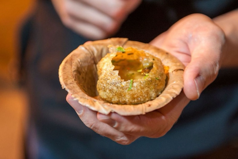 Dakshinapan Gate Fuchka (Rajendra) in Dhakuria / Golpark area